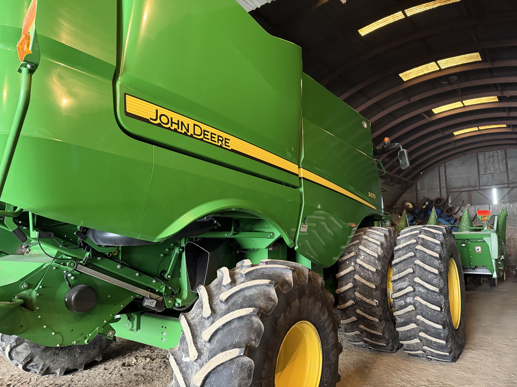2016 John Deere S670 Image 2