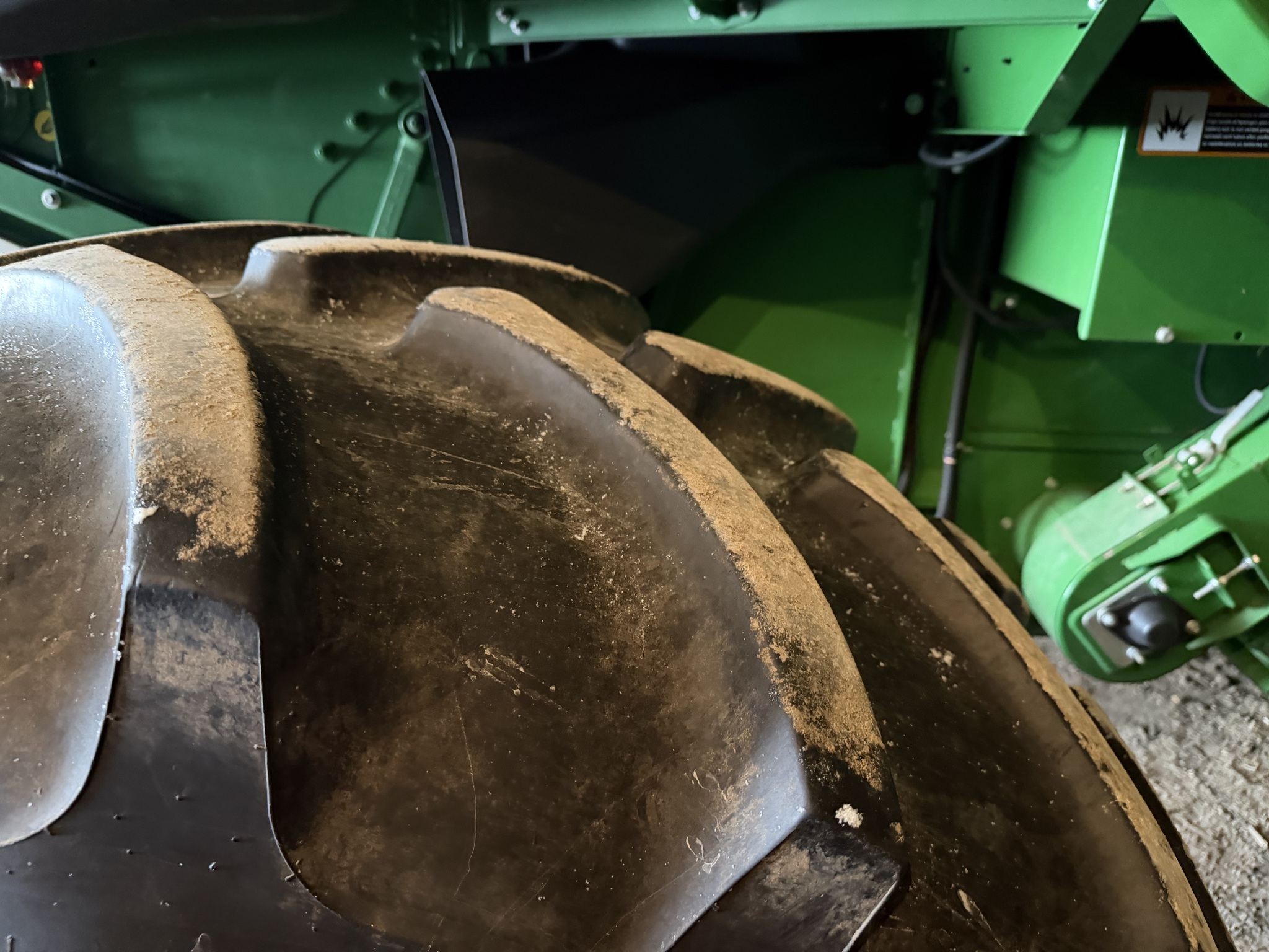 2016 John Deere S670 Image 11