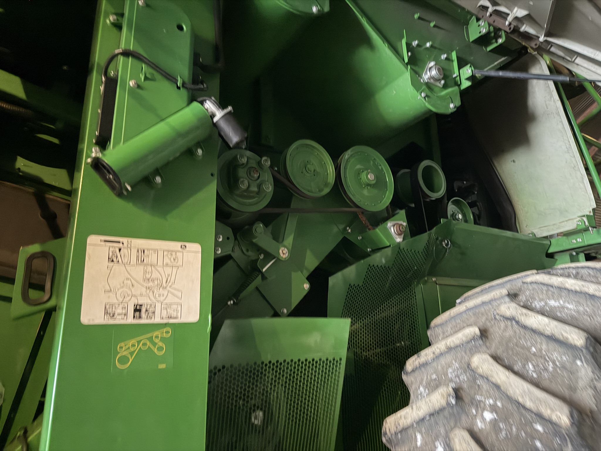 2016 John Deere S670 Image 12