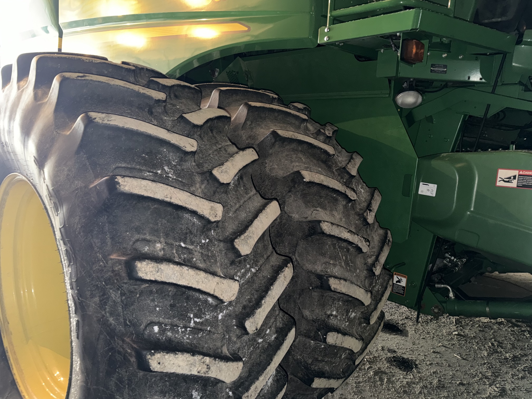 2016 John Deere S670 Image 10