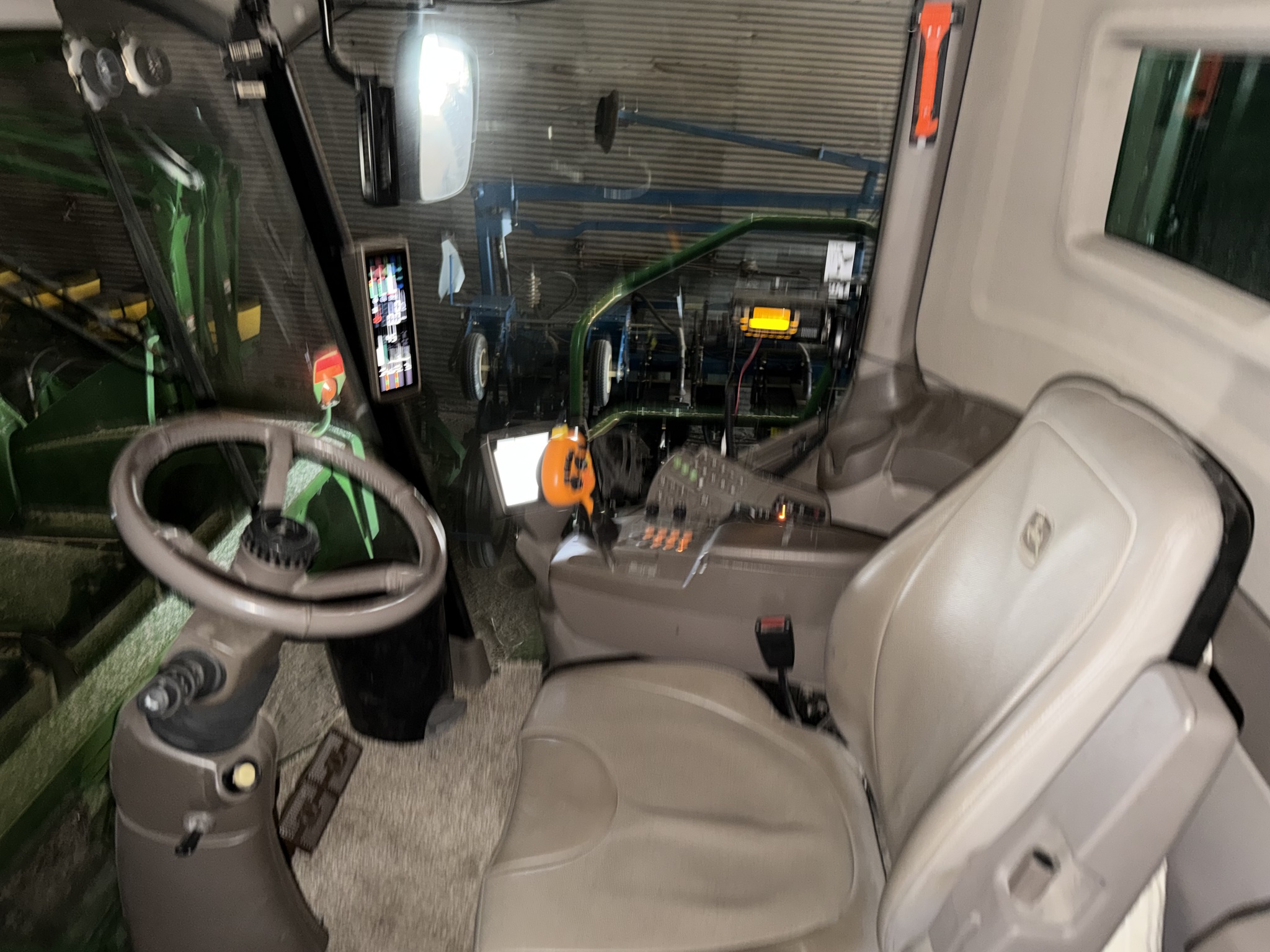 2016 John Deere S670 Image 4