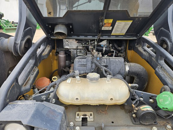  John-Deere 325G