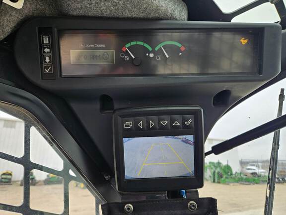  John-Deere 325G