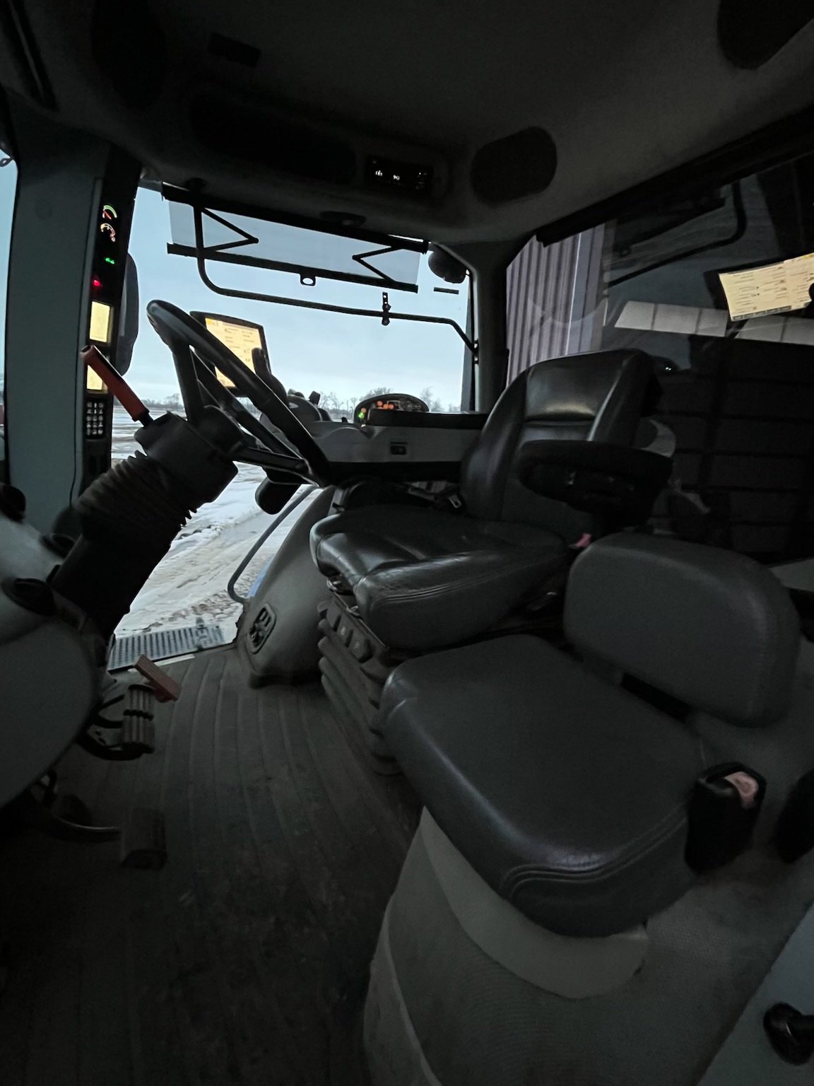 2015 New Holland T8.320 Image 4