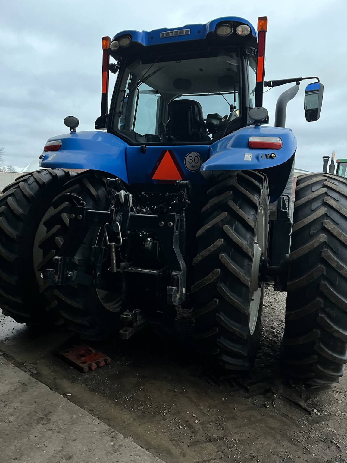 2015 New Holland T8.320 Image 6