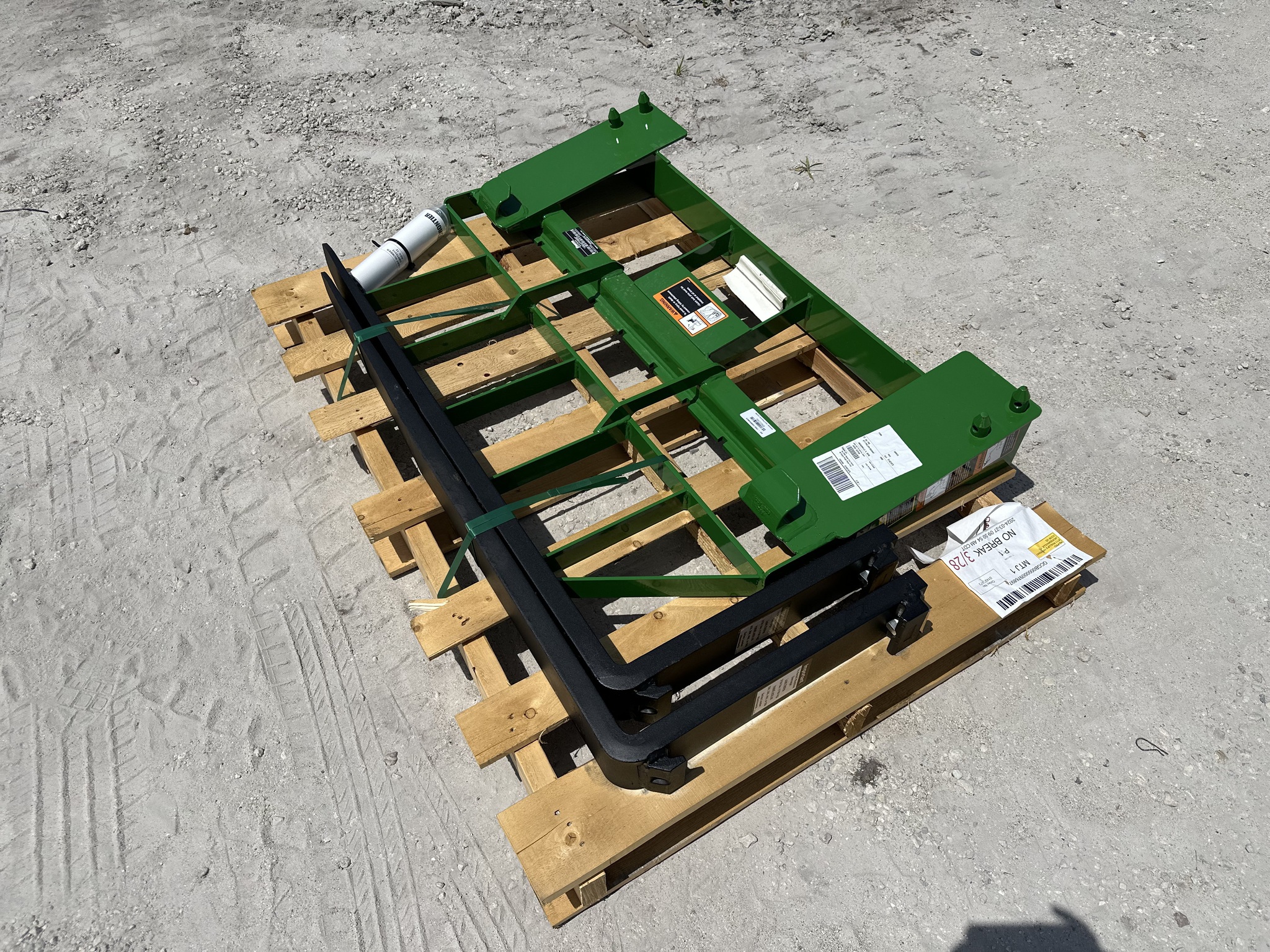 2026 John Deere AP12F Pallet Fork Image 3