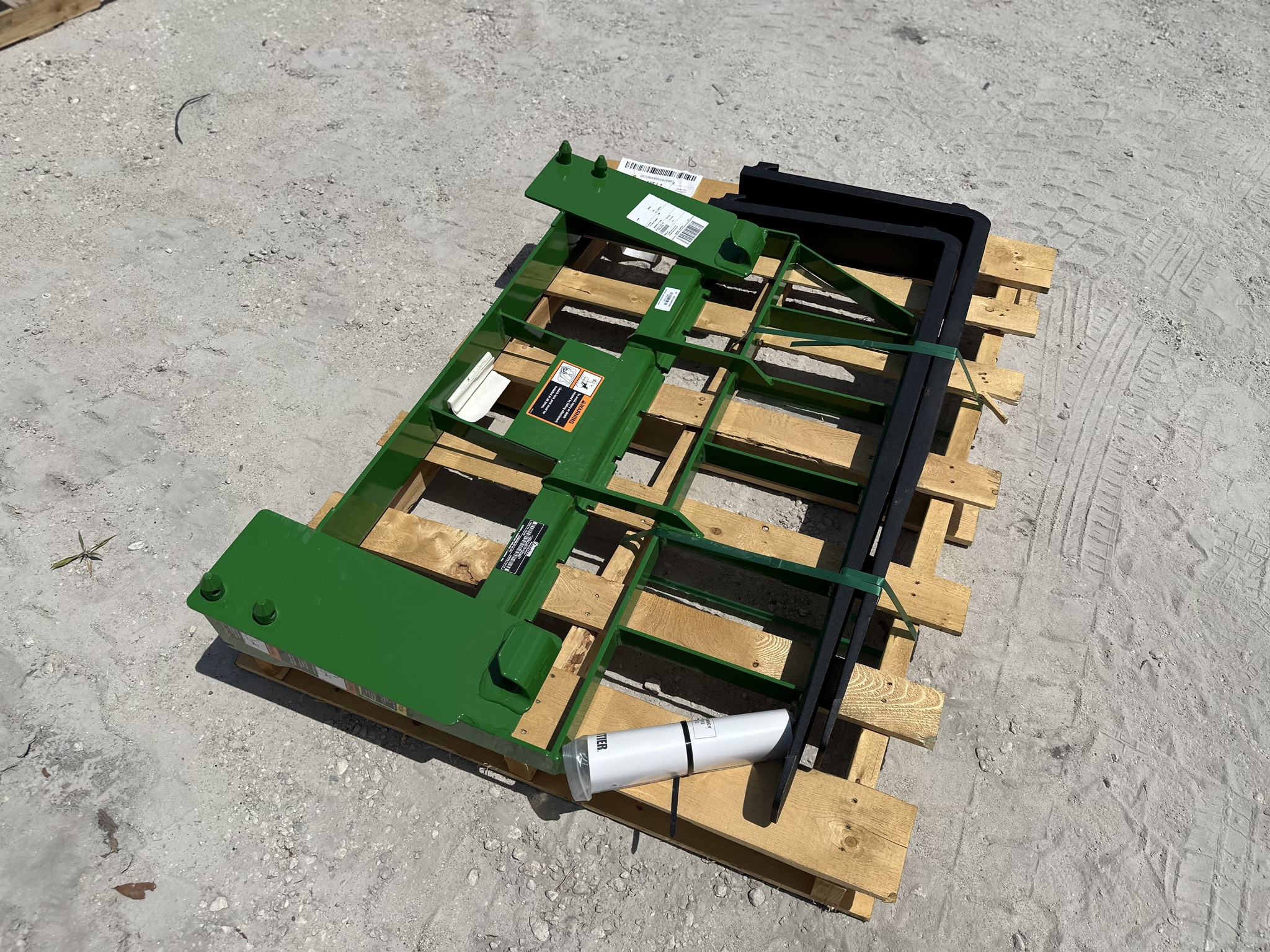 2026 John Deere AP12F Pallet Fork Image 4