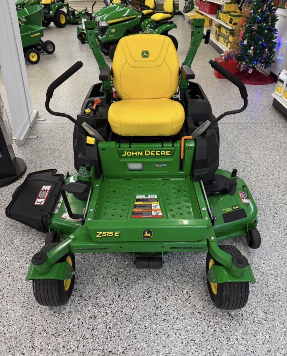 2023 John Deere z515e Image 1