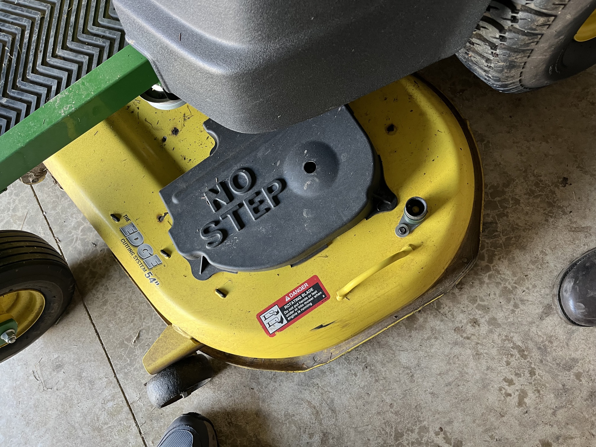 2015 John Deere Z435 Image 8