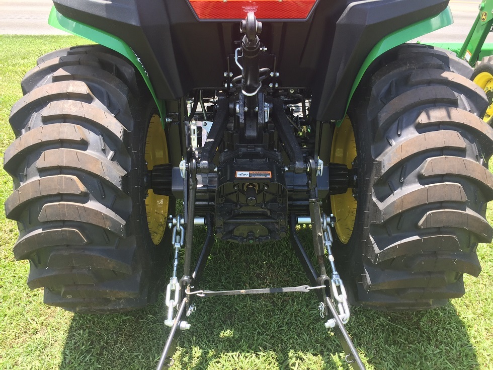 2025 John Deere 3038E Image 3