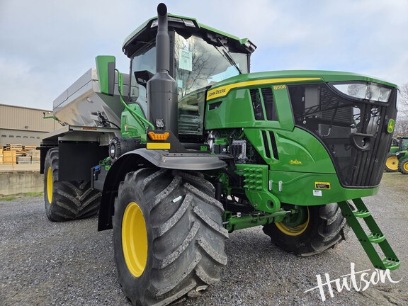 Photo of 2025 John Deere 800R