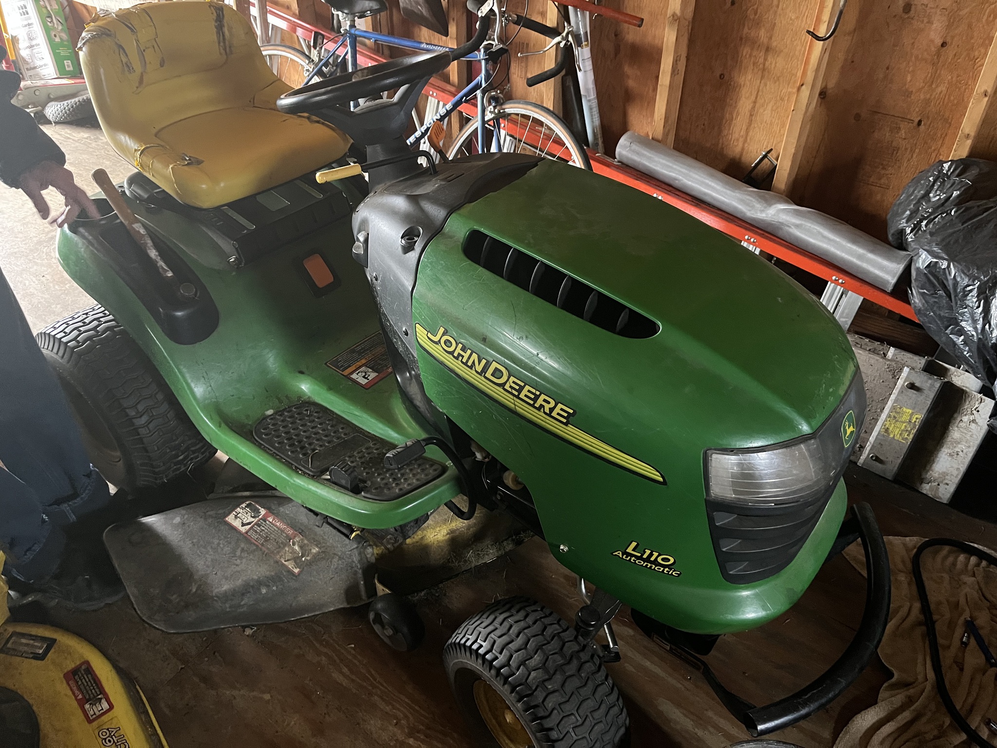 2003 John Deere L110 Image 1