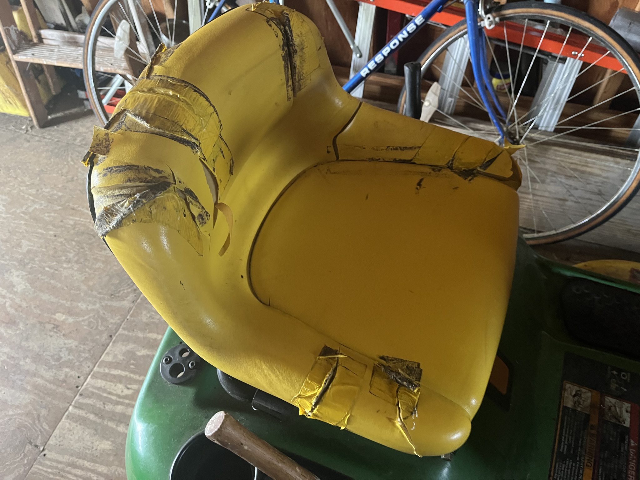 2003 John Deere L110 Image 2