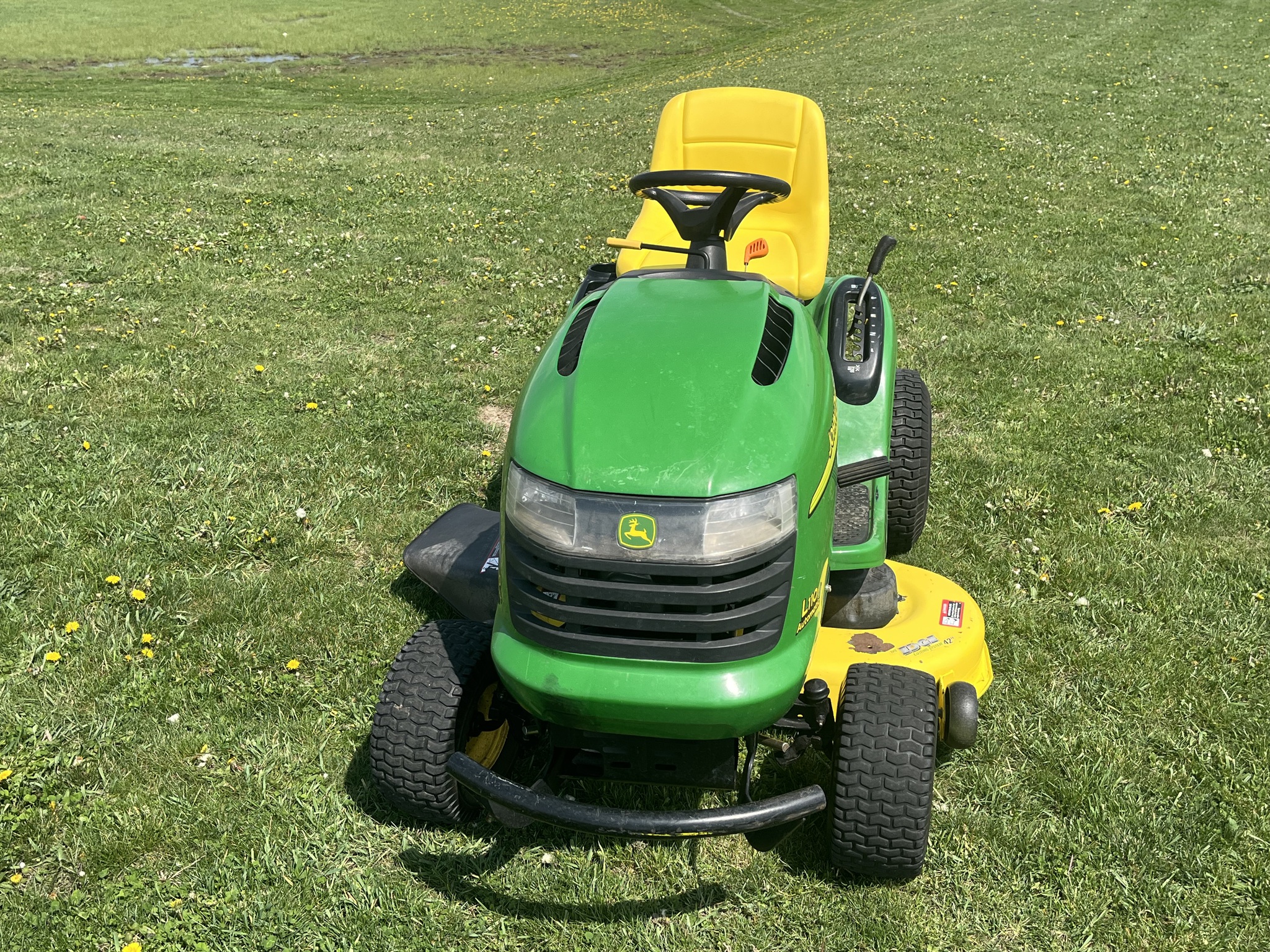 2003 John Deere L110 Image 2