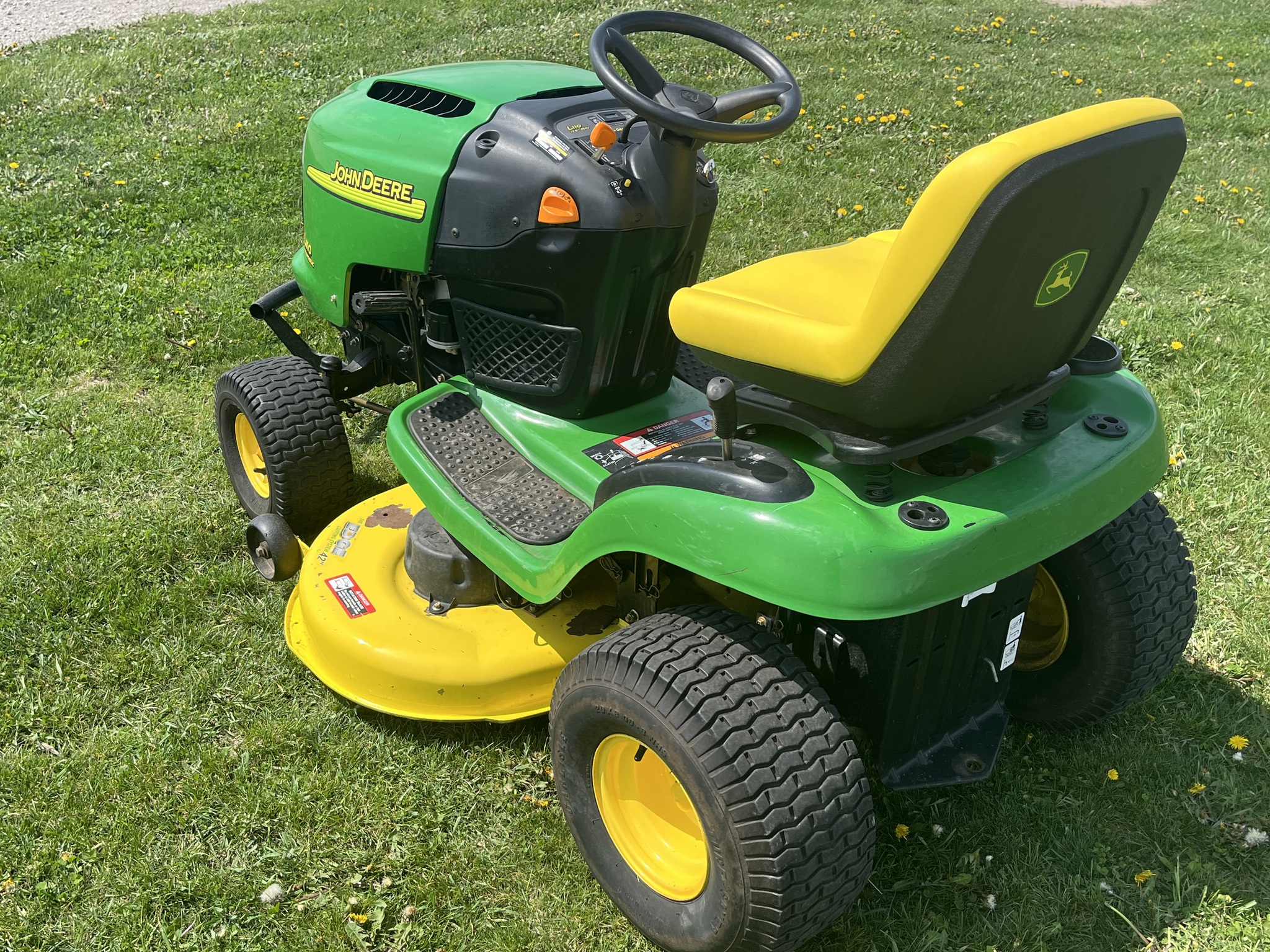 2003 John Deere L110 Image 6