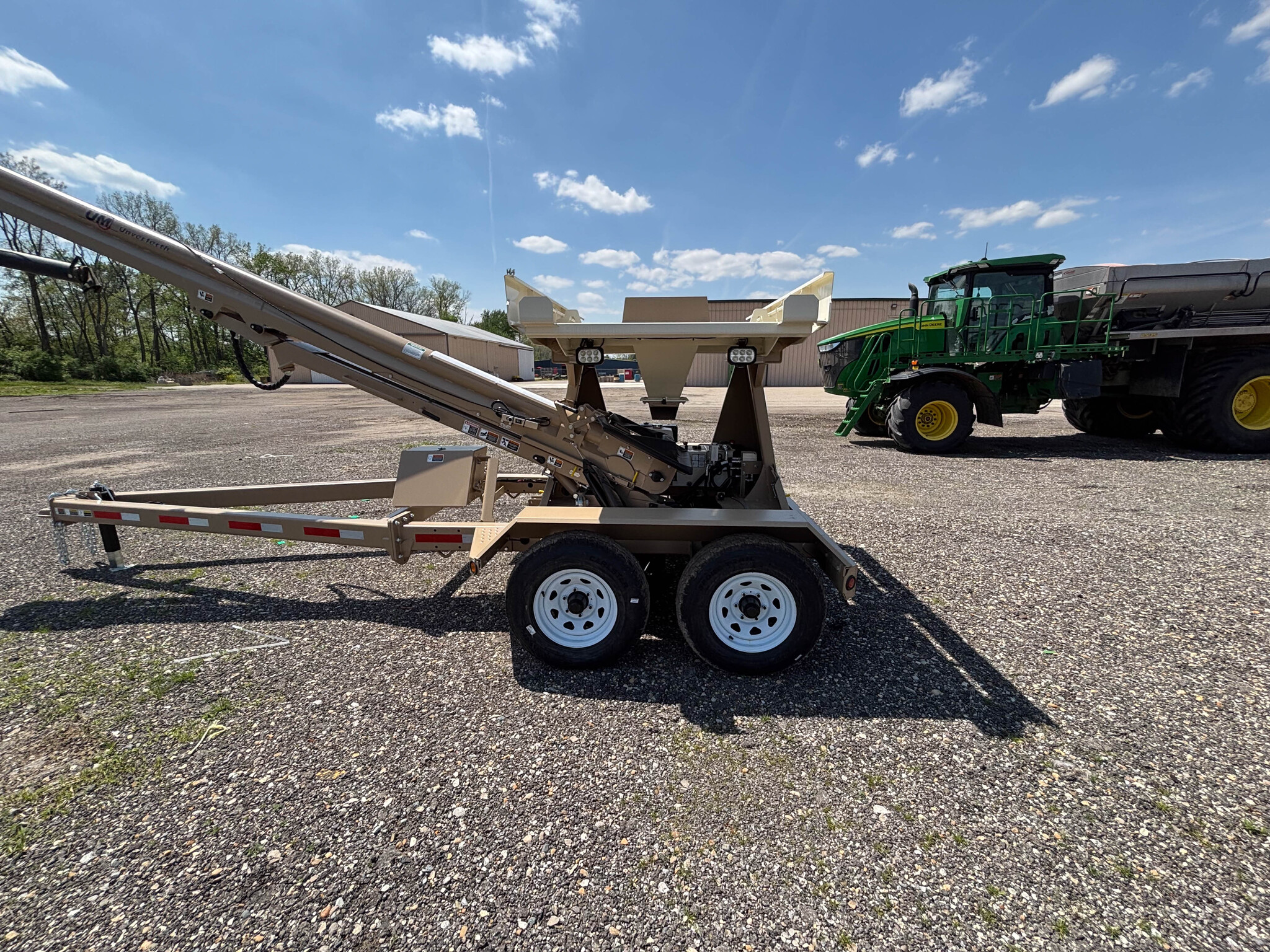 Used 2026 Unverferth 210 Seed Tenders at Koenig Equipment in Knightstown, IN - PhotoXL1
