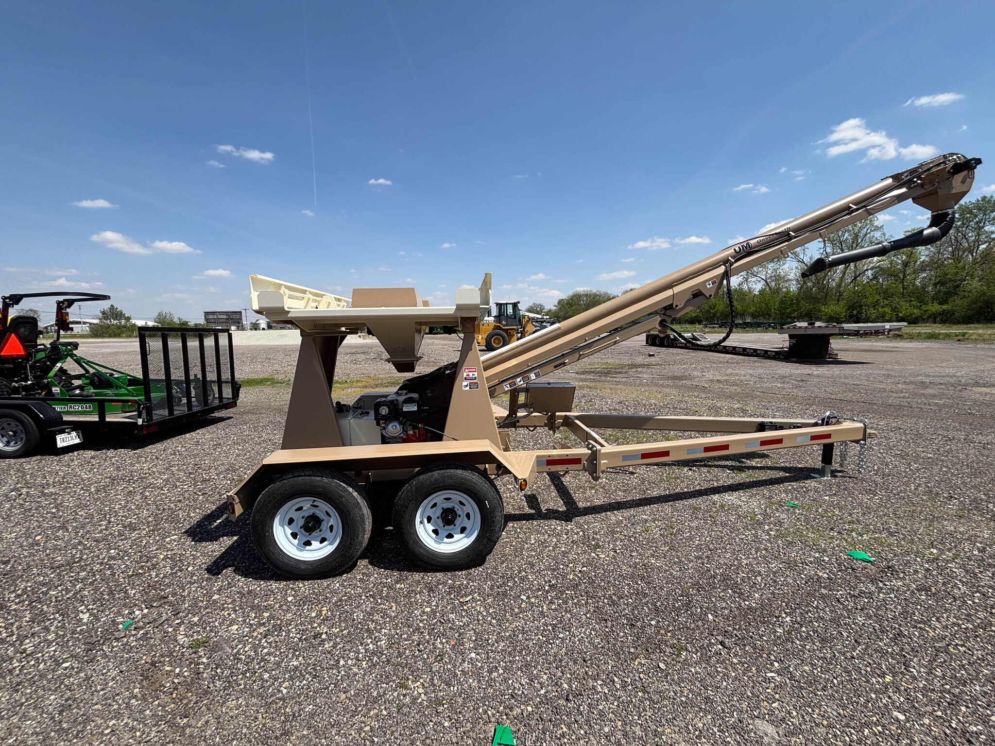 Used 2026 Unverferth 210 Seed Tenders at Koenig Equipment in Knightstown, IN - PhotoXL3