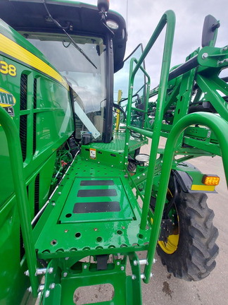 Used 2019 John Deere R4038 Self Propelled Sprayers at Horizon Ag & Turf in Lloydminster, AB - Photo3