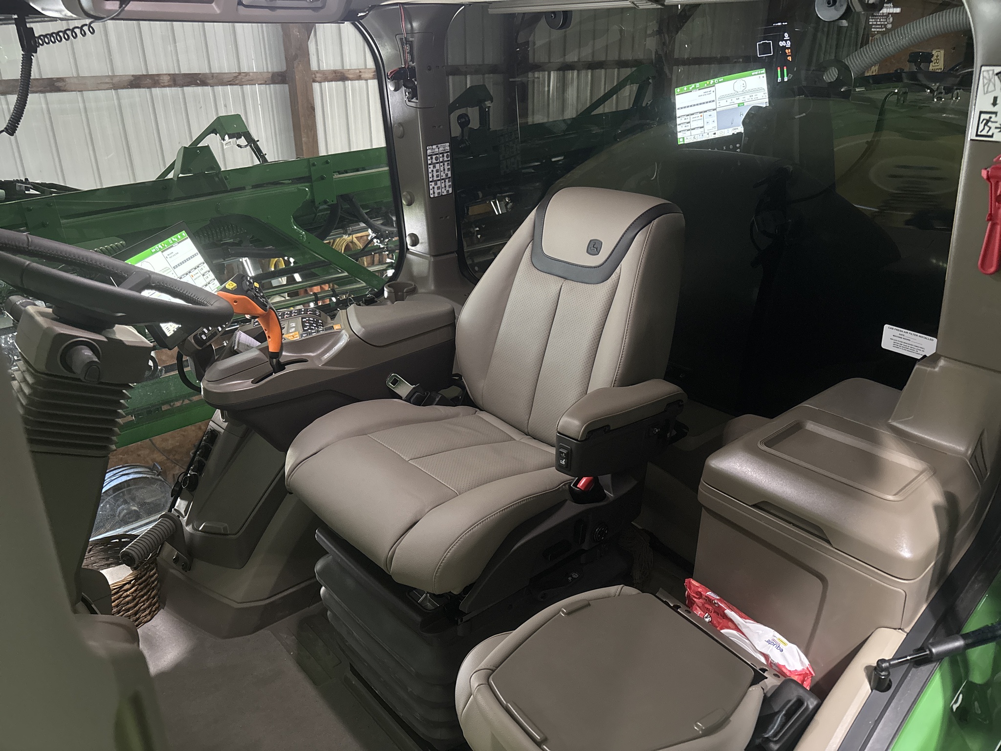 Used 2026 John Deere 410R Self Propelled Sprayers at Koenig Equipment in Urbana, OH - PhotoXL3