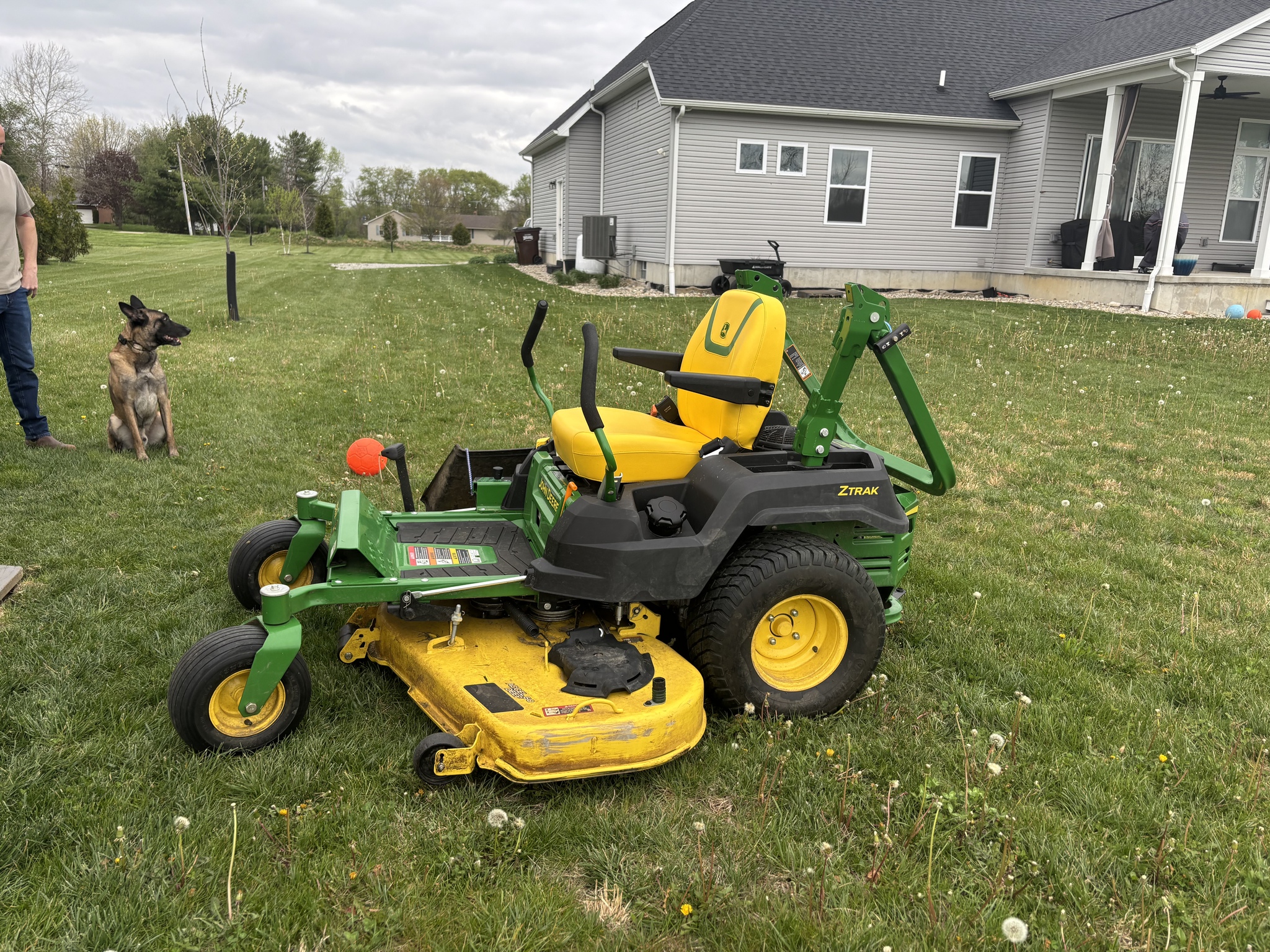 Used 2023 John Deere Z530M Zero Turn Mowers at Koenig Equipment in Oxford, OH - PhotoXL1