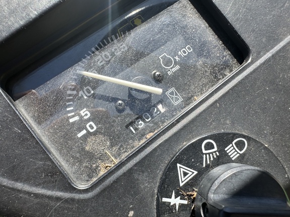 2000 John Deere 4100 - Photo13