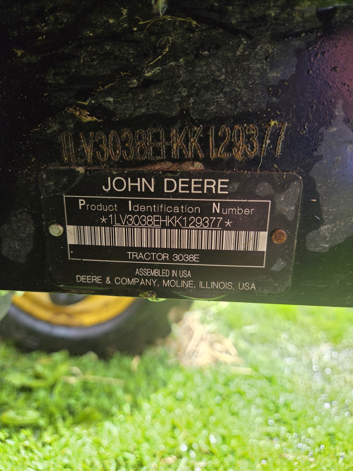 2019 John Deere 3038E Image 6