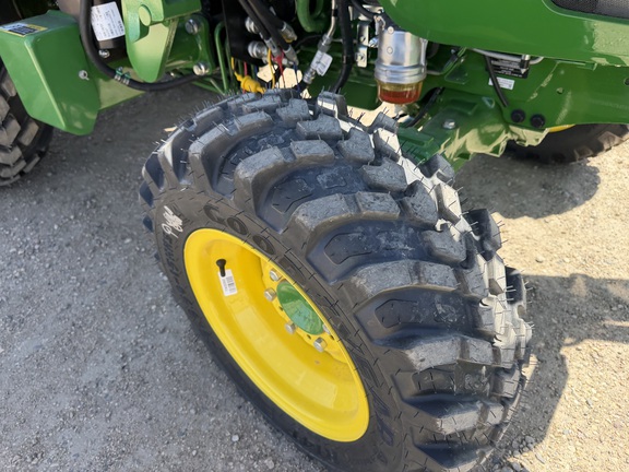  John Deere 4066R - Photo11