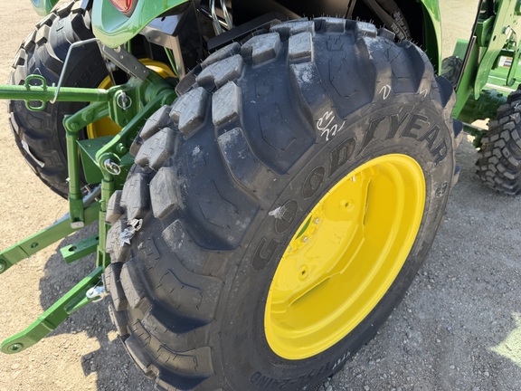  John Deere 4066R - Photo13