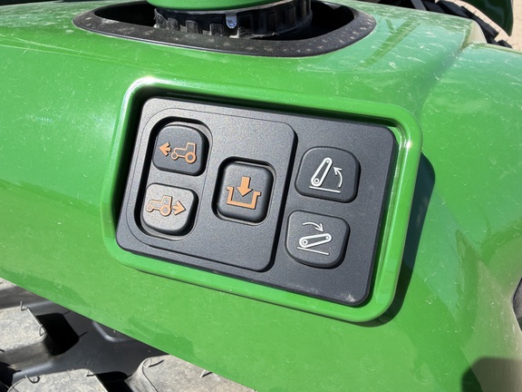  John Deere 4066R - Photo23