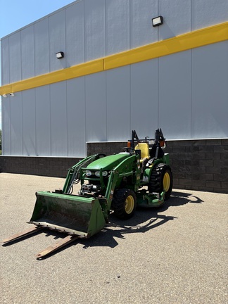 Used 2010 John Deere 2520 Compact Utility Tractors at Horizon Ag & Turf in Edmonton South, AB - Photo5