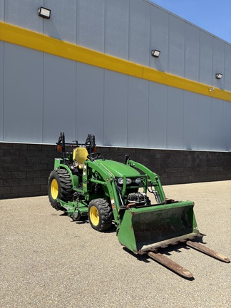 Used 2010 John Deere 2520 Compact Utility Tractors at Horizon Ag & Turf in Edmonton South, AB - Photo2