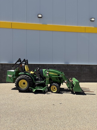 Used 2010 John Deere 2520 Compact Utility Tractors at Horizon Ag & Turf in Edmonton South, AB - Photo3