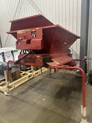 Used 2010 Toro Pro Pass 200 Mounted Topdresser Attachments for Golf and Turf at Horizon Ag & Turf in Calgary, AB - Photo1