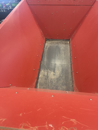 Used 2010 Toro Pro Pass 200 Mounted Topdresser Attachments for Golf and Turf at Horizon Ag & Turf in Calgary, AB - Photo5