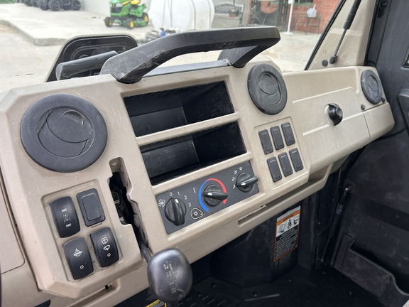 2024 John Deere XUV 835R (12th thumbnail)