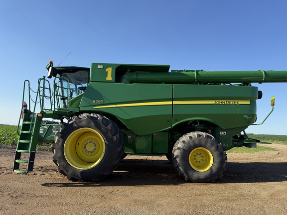  John Deere S780