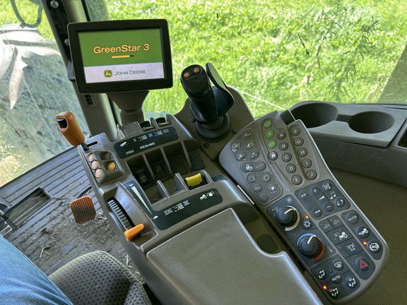 Used 2011 John Deere 7230R Row Crop Tractors at Horizon Ag & Turf in Barrhead, AB - Photo35