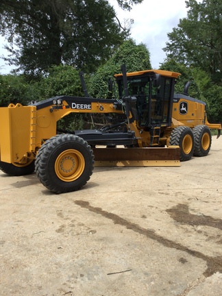 Photo of a 2025 John Deere 672G