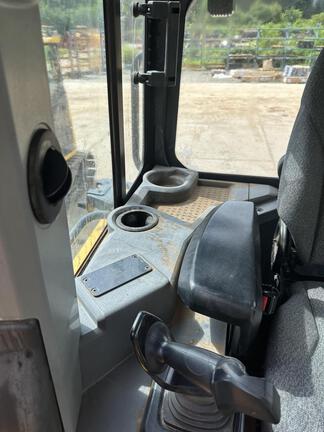 2022 John Deere 700L