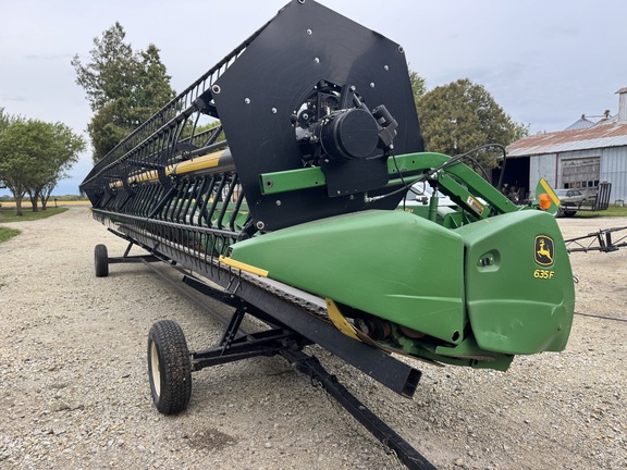  John Deere 635F