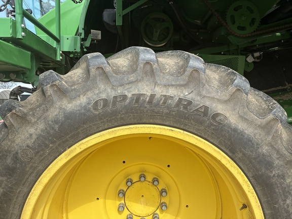 Used 2015 John Deere S680 Combines at Koenig Equipment in Greensburg, IN - Photo16