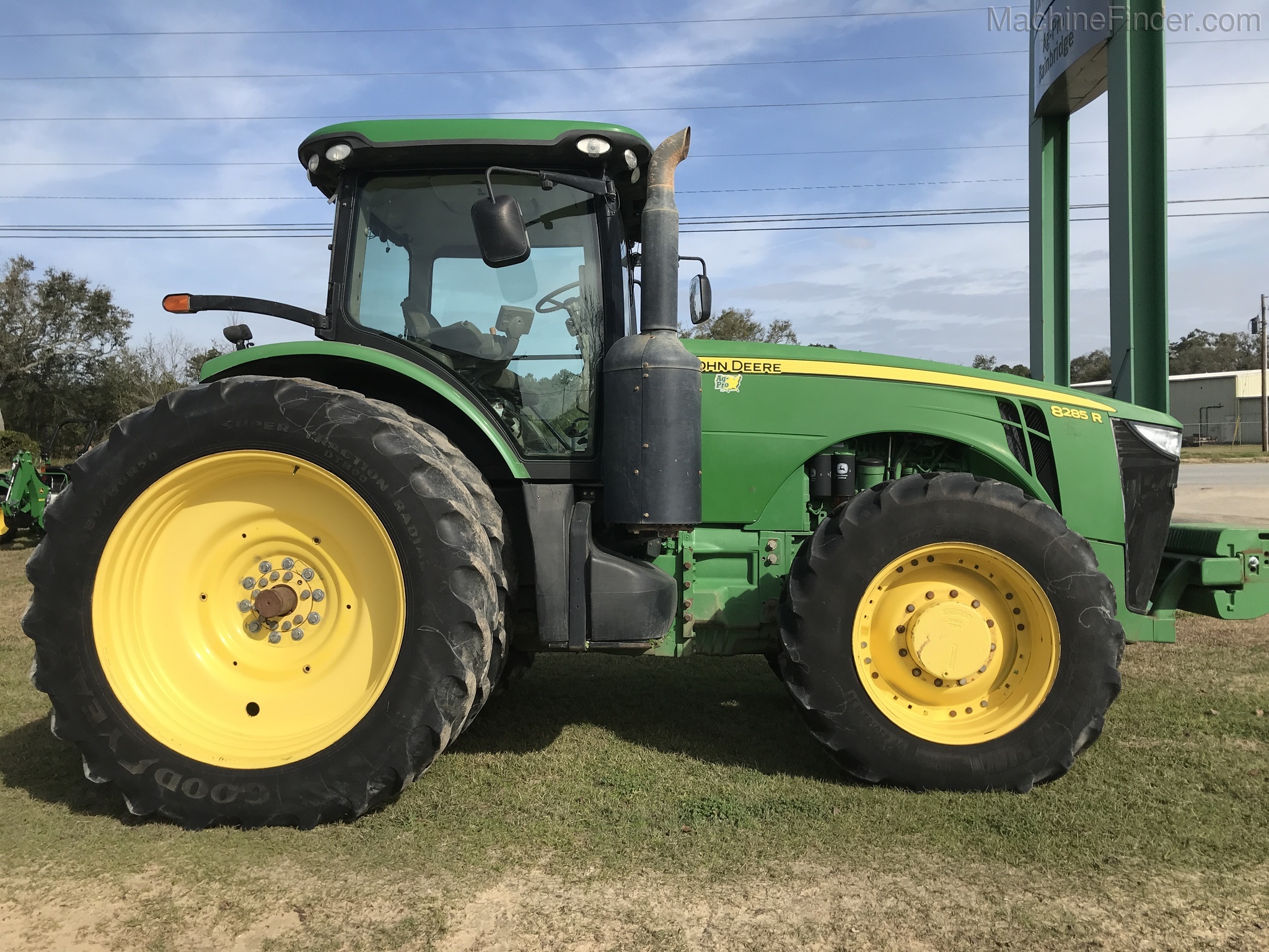 2012 John Deere 8285R Image 2