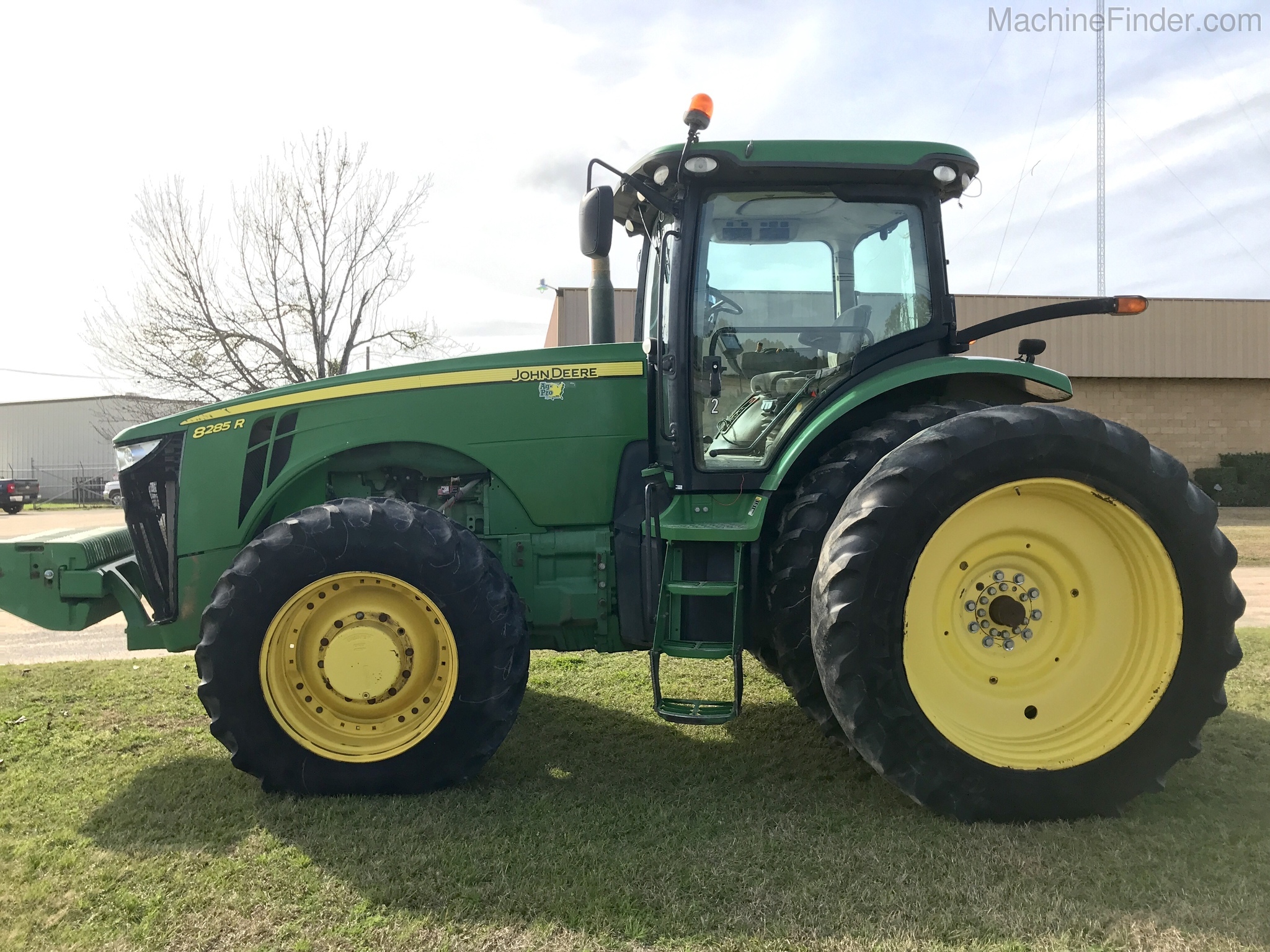 2012 John Deere 8285R Image 3
