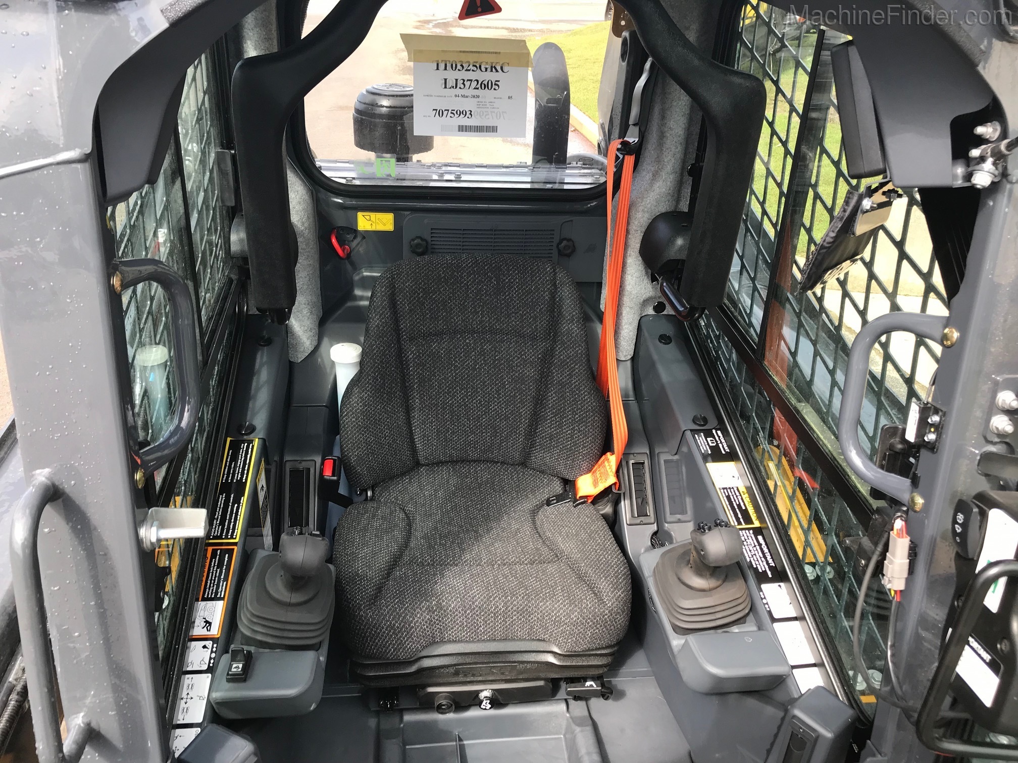 2021 John Deere 325G Image 9