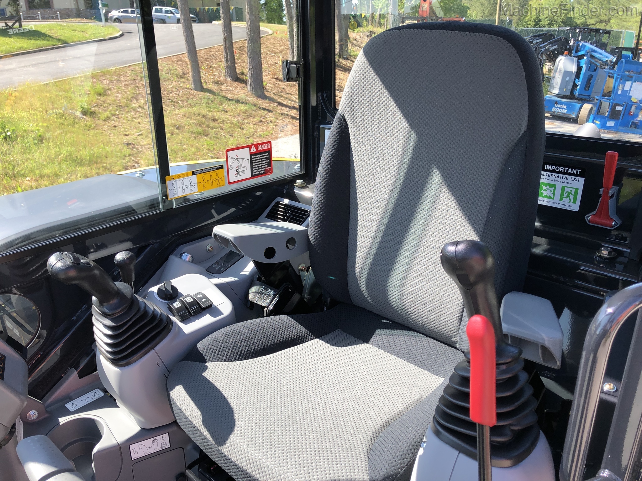 2020 John Deere 60G Image 5