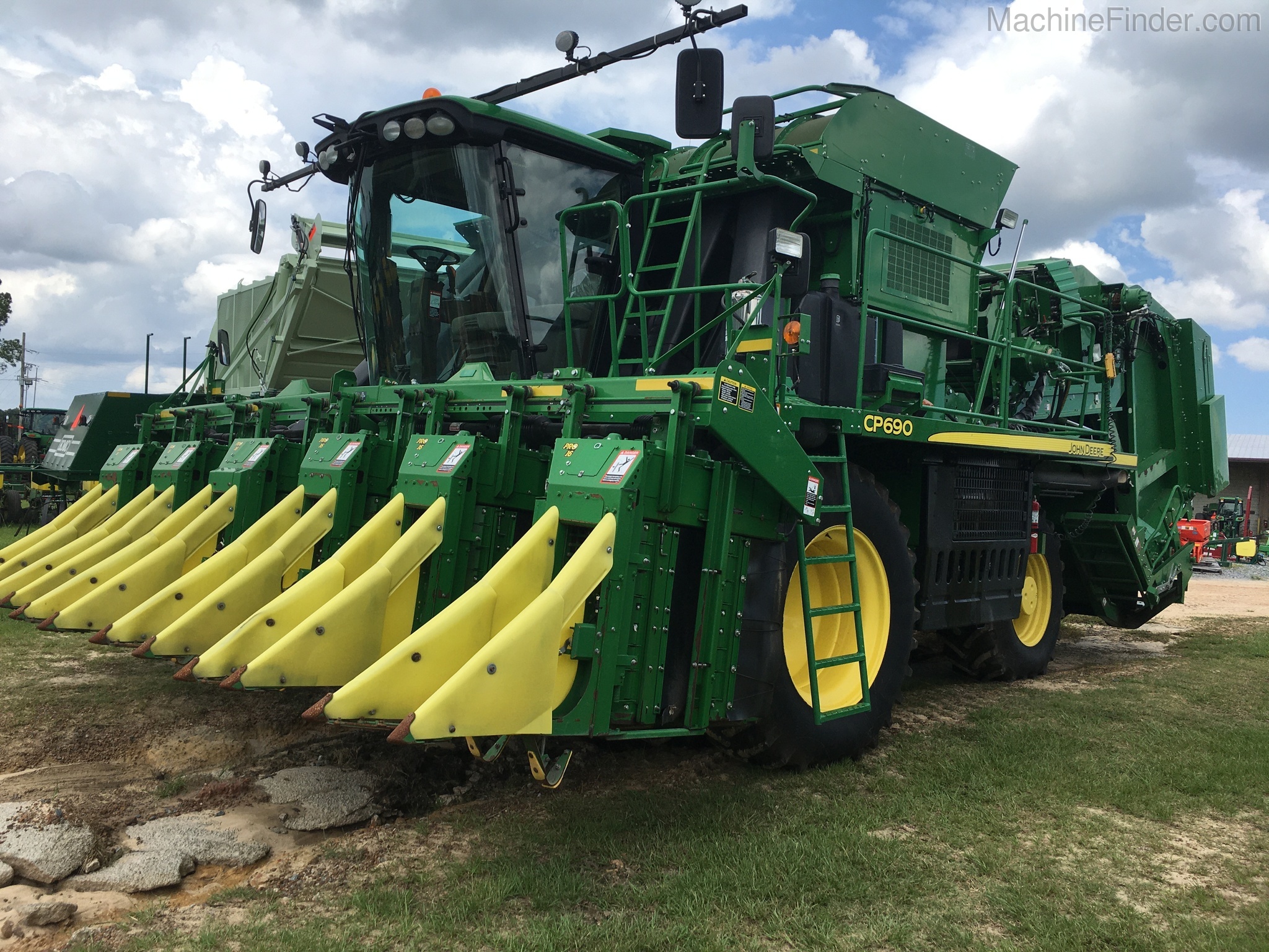 2016 John Deere CP690 Image 1