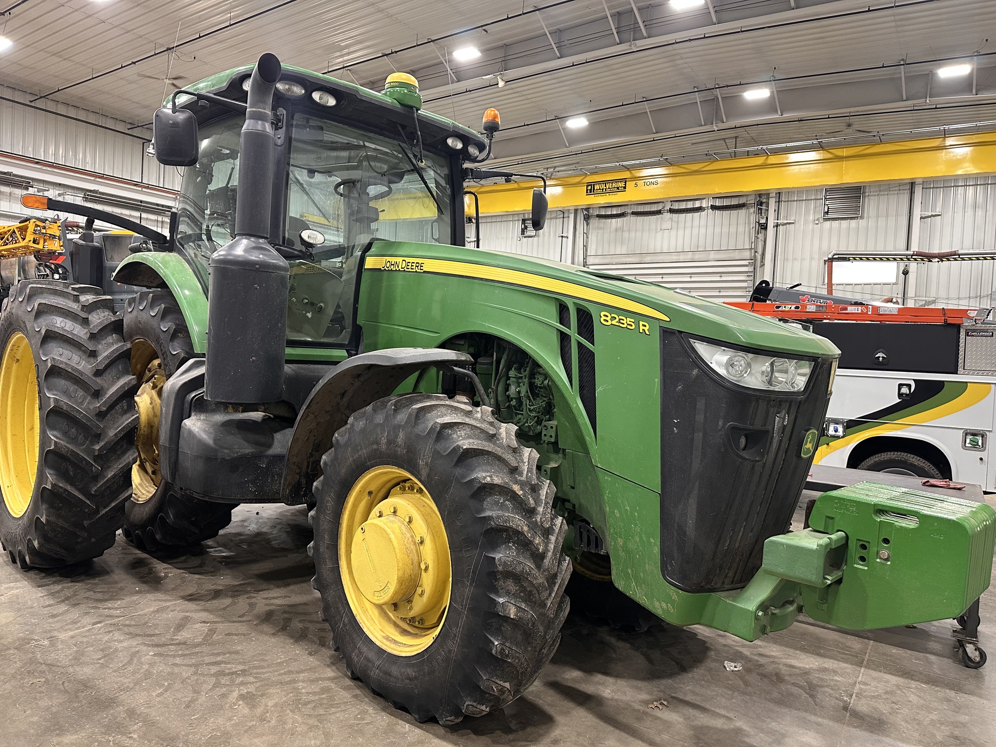 2012 John Deere 8235R Image 1