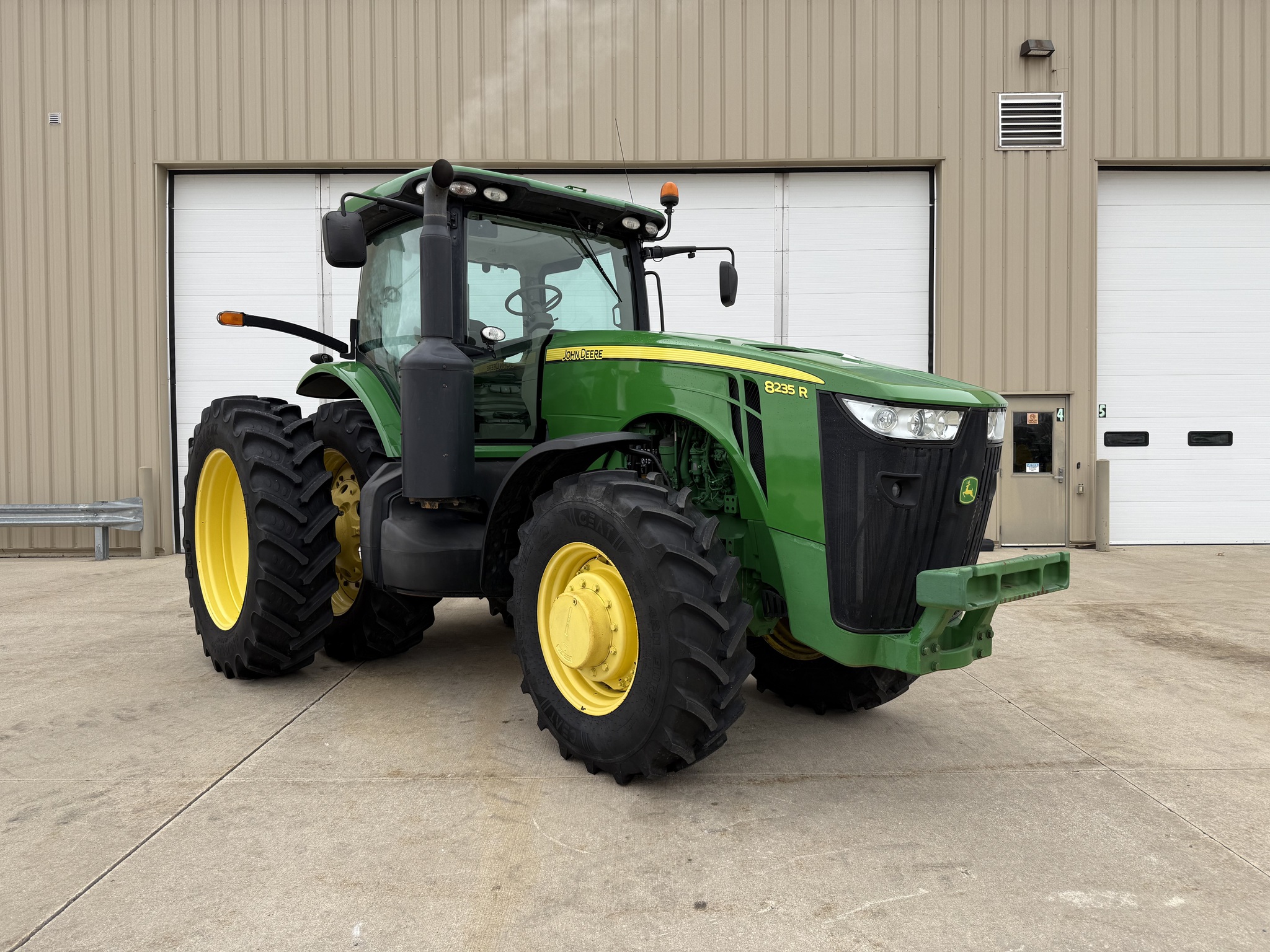 2012 John Deere 8235R Image 1