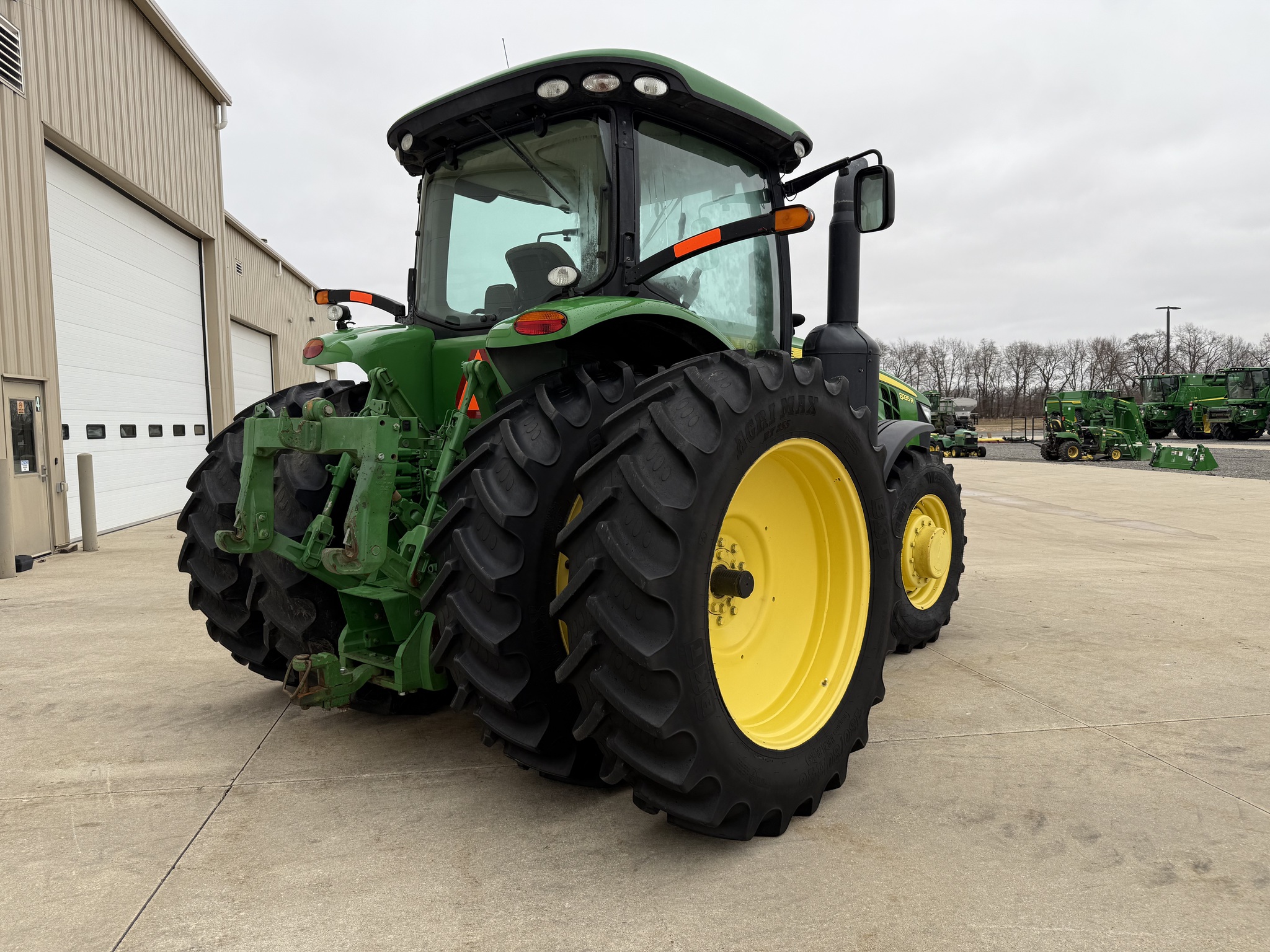 2012 John Deere 8235R Image 3
