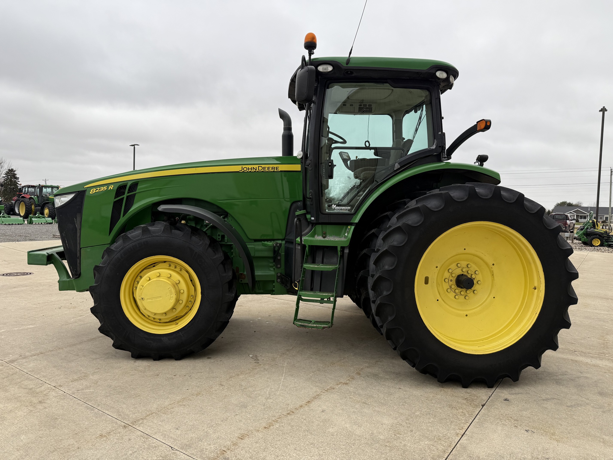 2012 John Deere 8235R Image 6